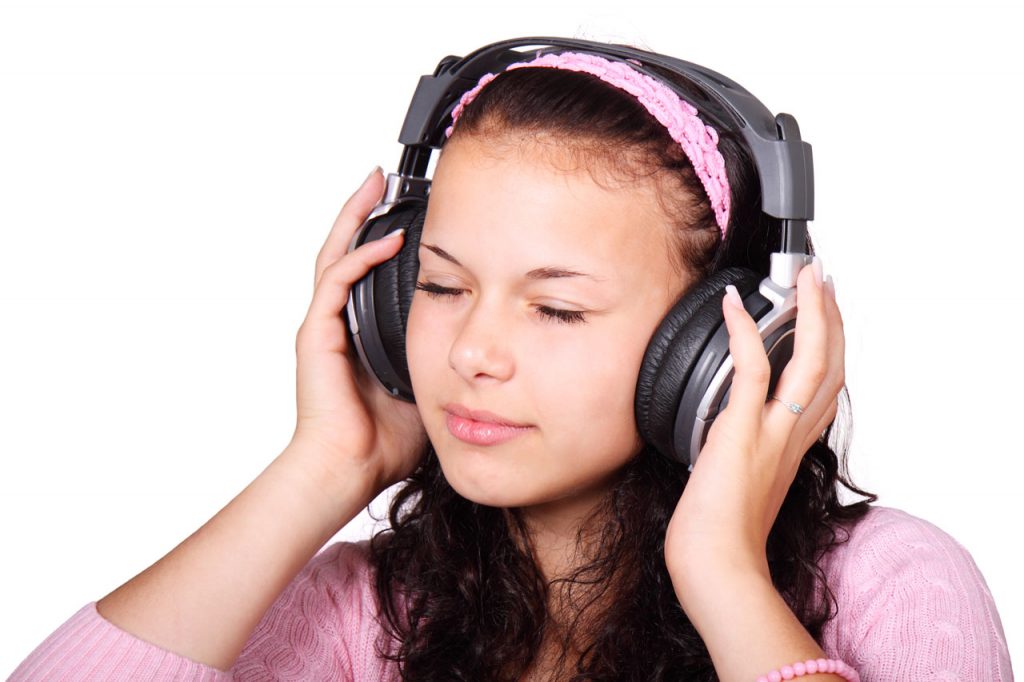 headphones_girl